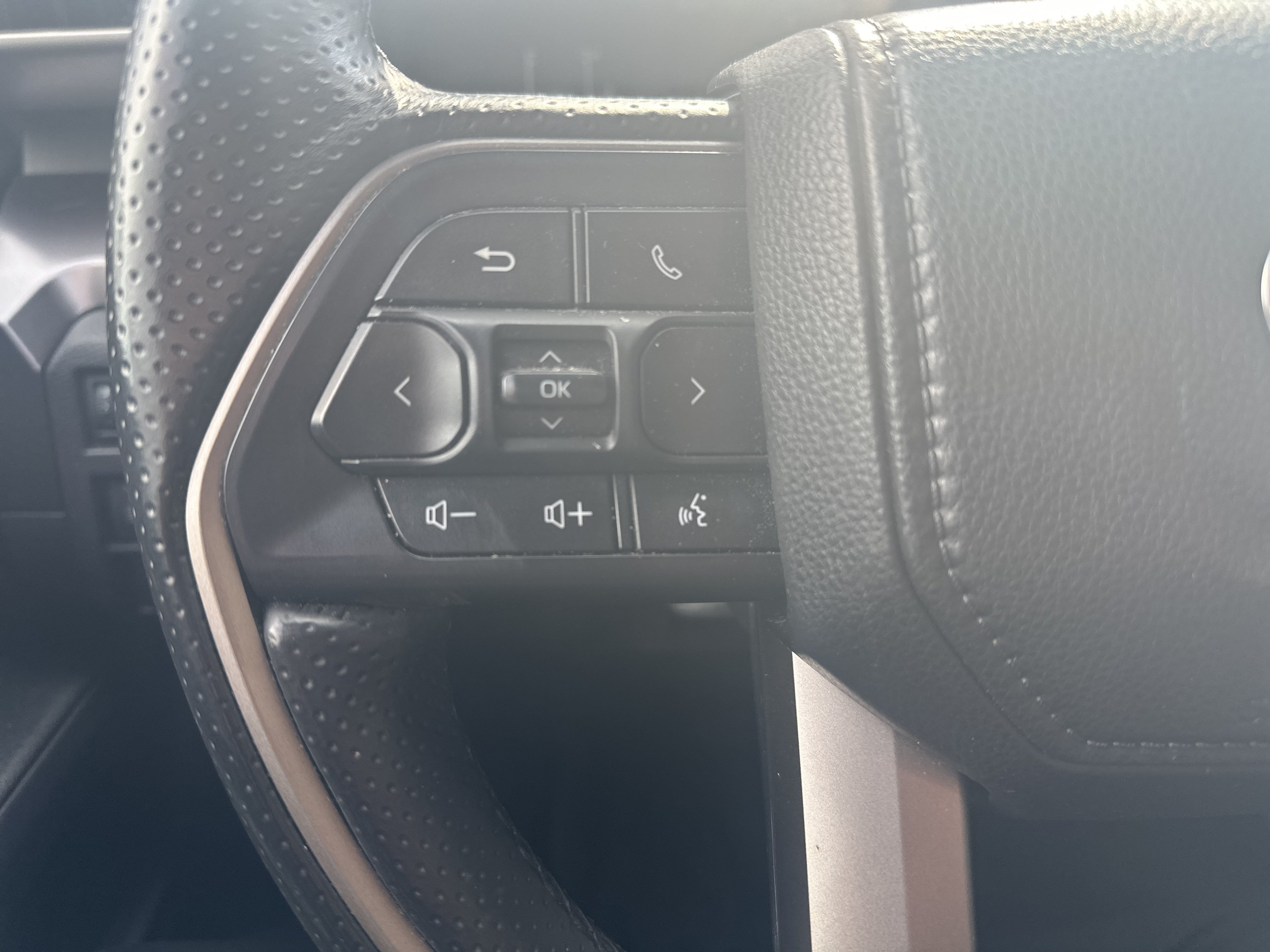 Used 2025 Toyota 4Runner SR5 AWD/4WD image 18