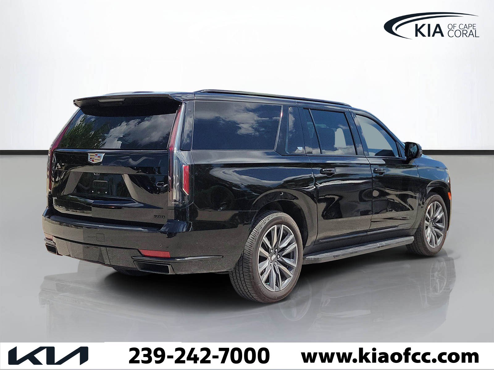 Used 2022 Cadillac Escalade ESV Sport w/ Touring Package RWD image 4