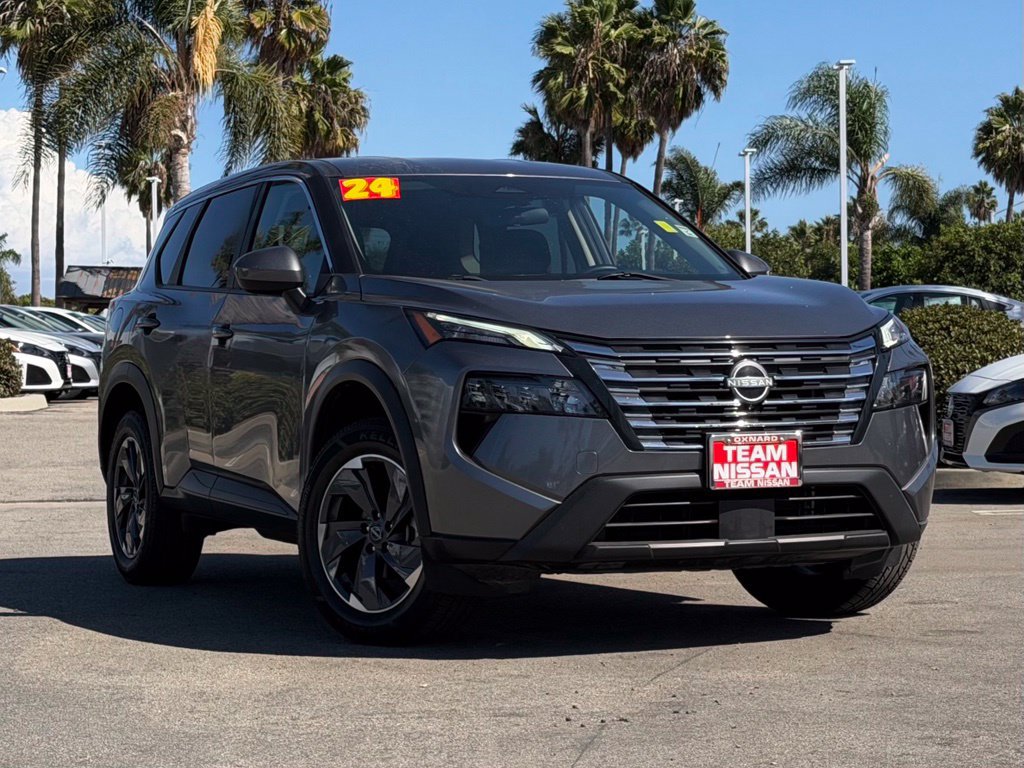 Certified 2024 Nissan Rogue SV FWD image 2
