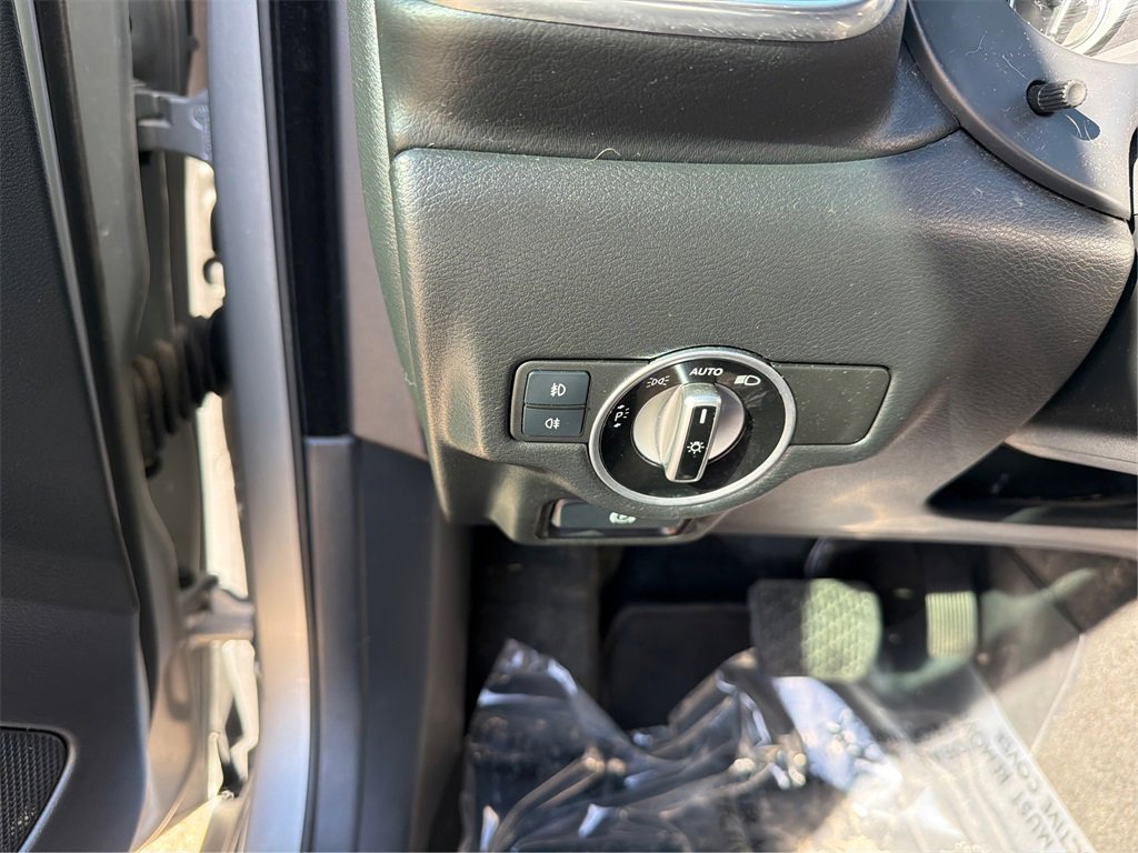 Used 2017 INFINITI QX30 Premium w/ Cargo Package image 18