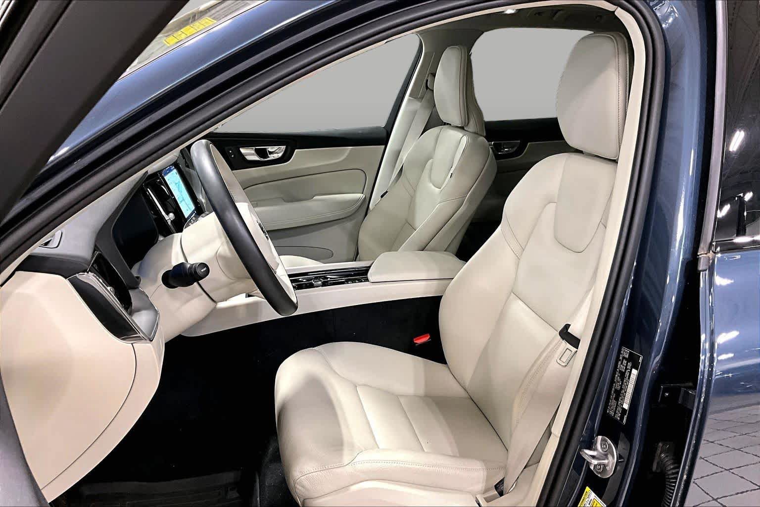 Used 2024 Volvo XC60 B5 Core w/ Protection Package Premier AWD/4WD image 9