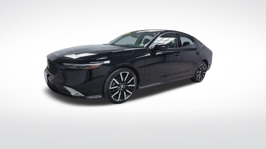 Used 2024 Honda Accord Touring image 4