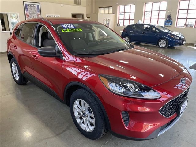 Used 2022 Ford Escape SE w/ Cold Weather Package image 2
