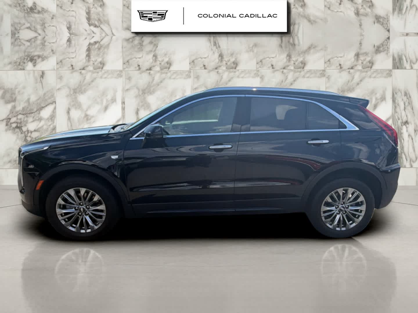 Used 2025 Cadillac XT4 Premium Luxury AWD/4WD image 2