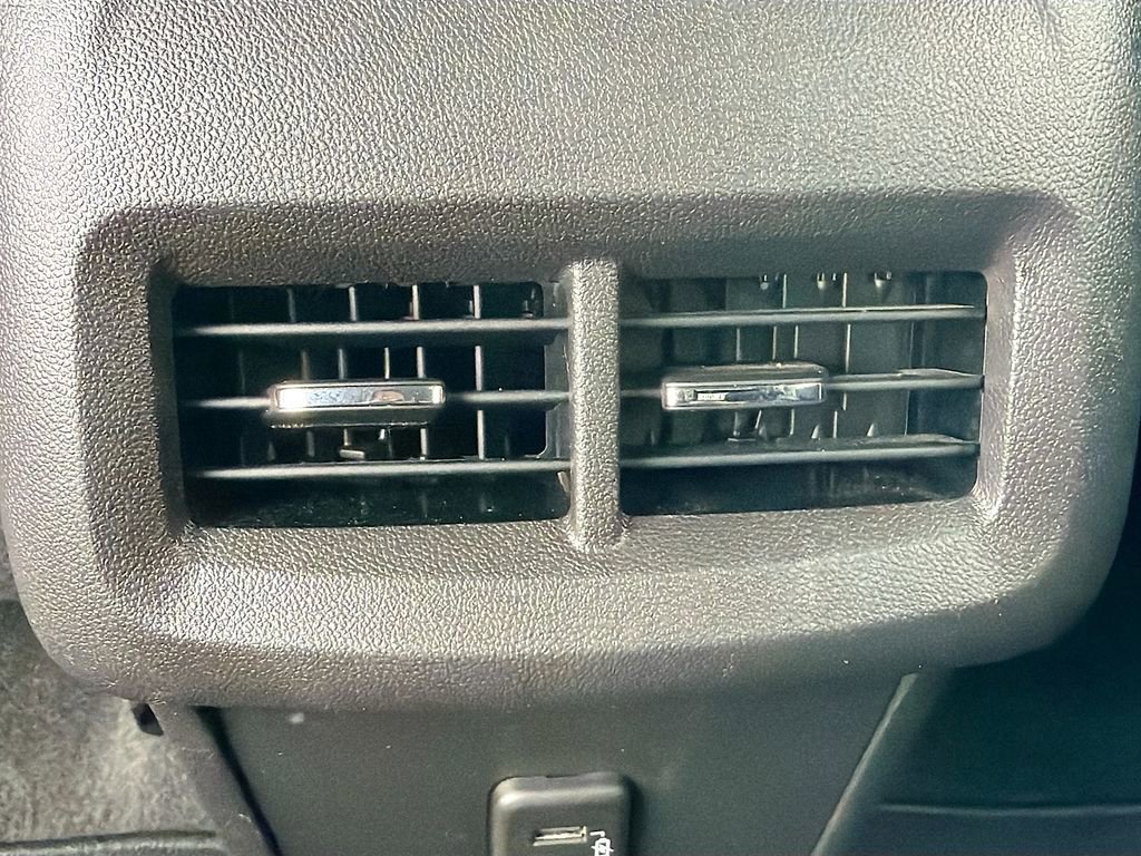 Used 2024 GMC Terrain SLT image 23