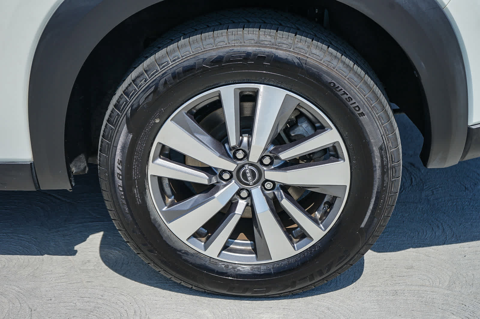 Used 2023 Nissan Pathfinder SL w/ Lighting Package (N92) FWD image 9