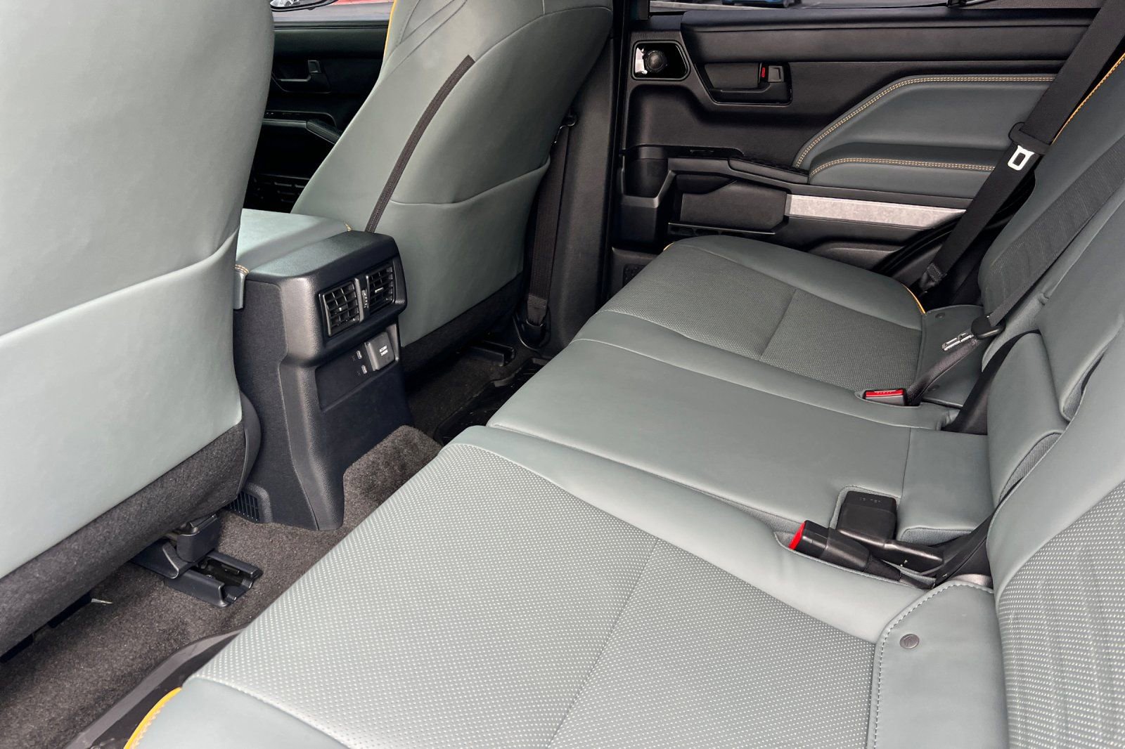 Used 2025 Toyota 4Runner Trailhunter image 9