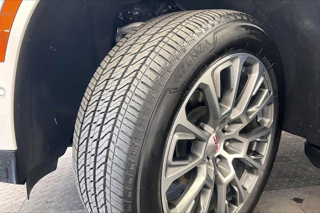 Used 2025 GMC Yukon XL Denali image 32