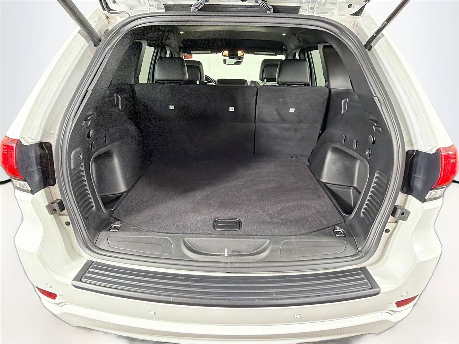 Used 2021 Jeep Grand Cherokee Laredo X AWD/4WD image 14