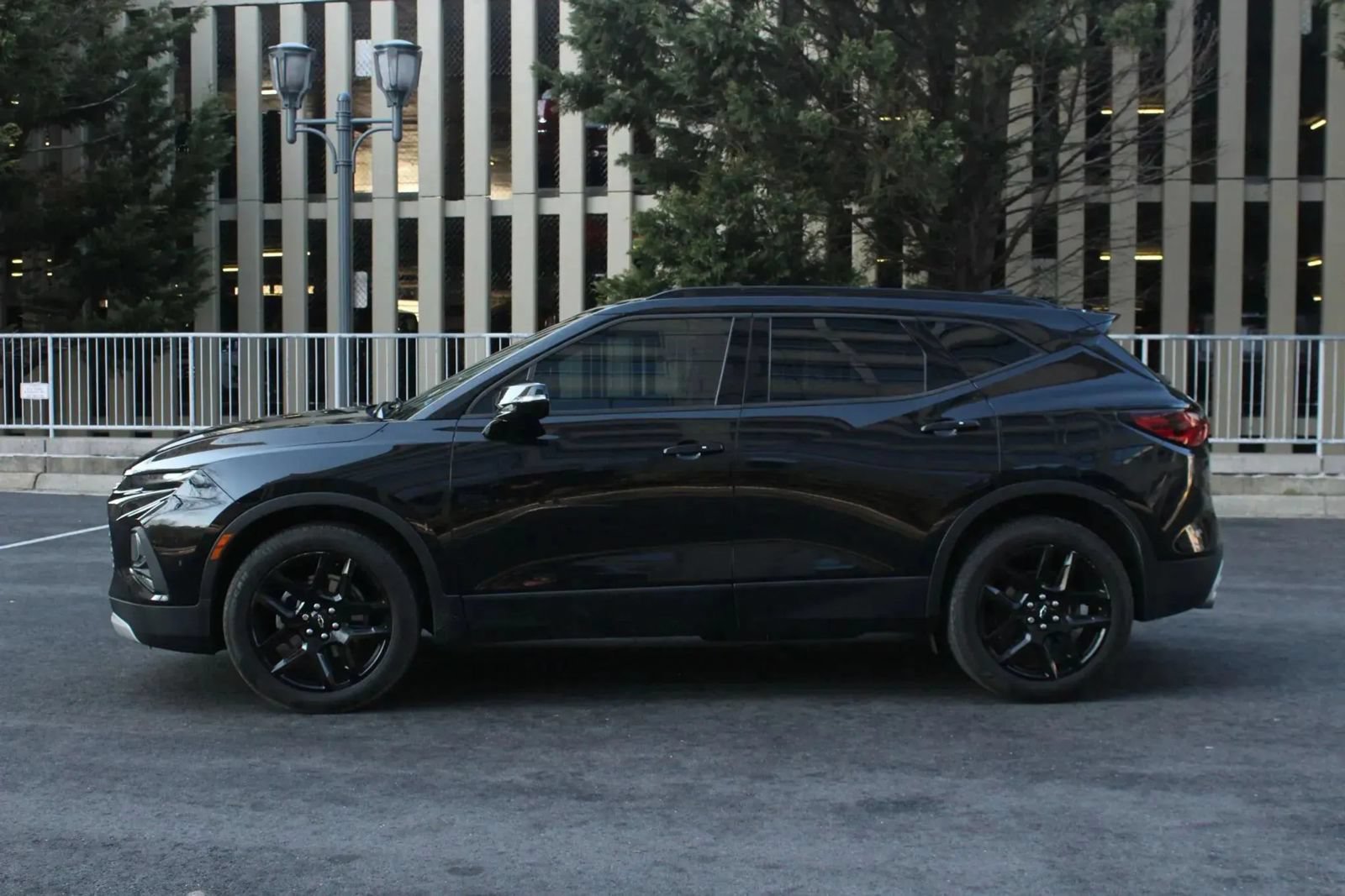 Used 2019 Chevrolet Blazer LT w/ Sound & Technology Package FWD image 12
