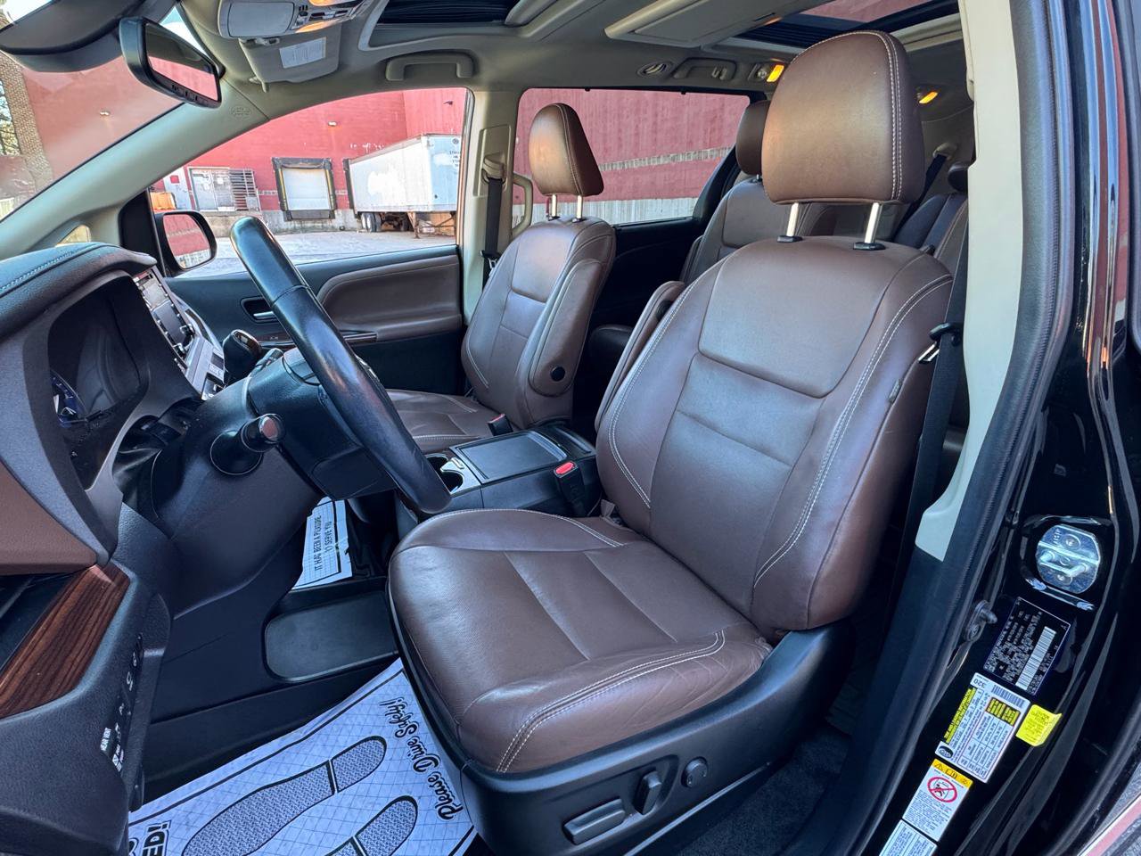 Used 2018 Toyota Sienna Limited Premium image 8
