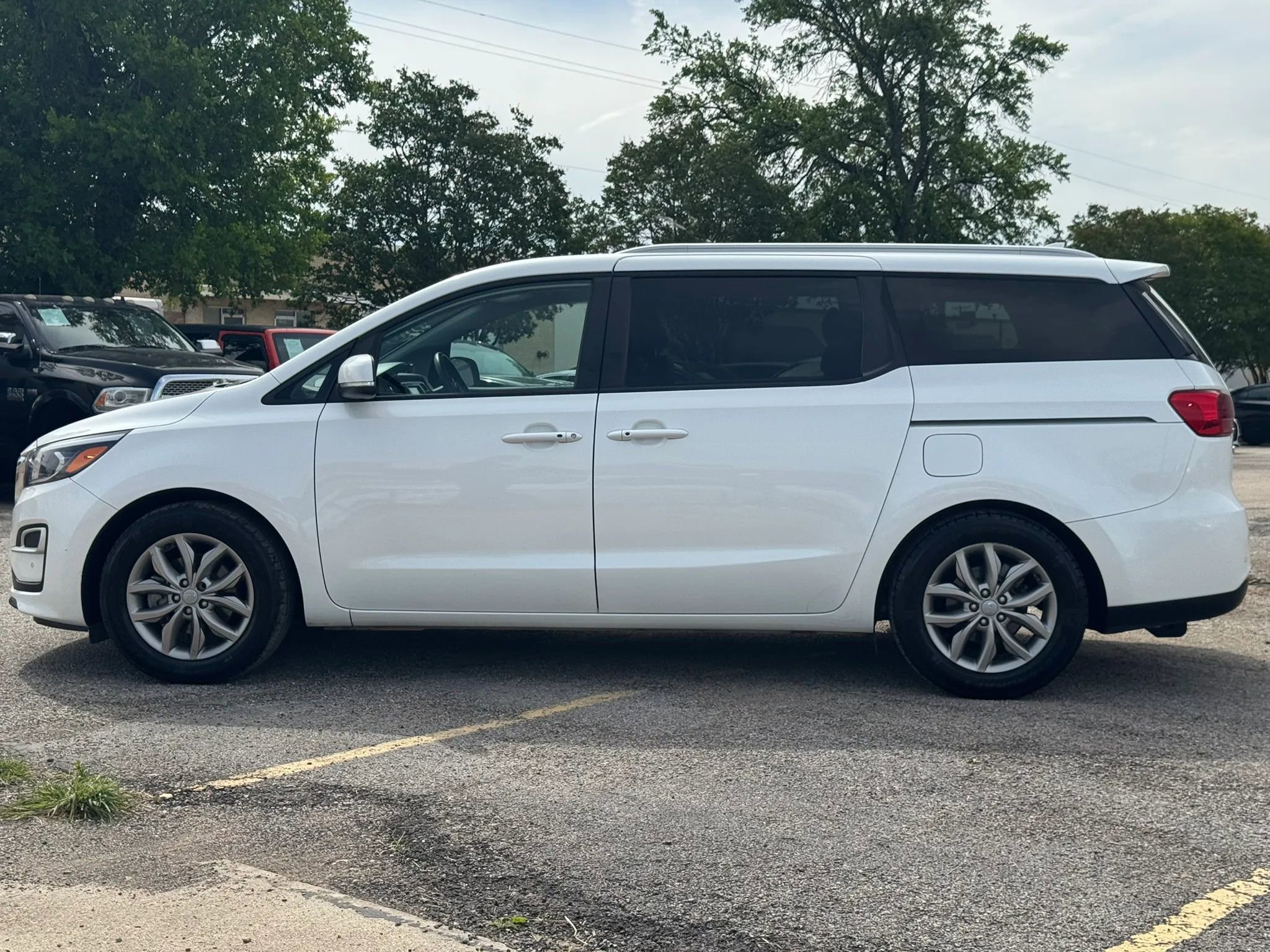 Used 2020 Kia Sedona EX FWD image 3