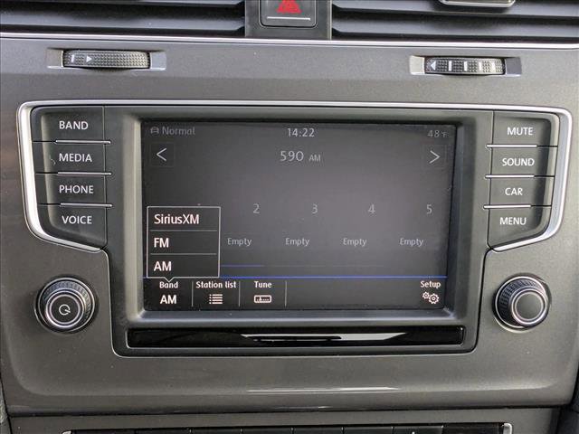 Used 2016 Volkswagen e-Golf SE w/ DC Fast Charging Package image 14