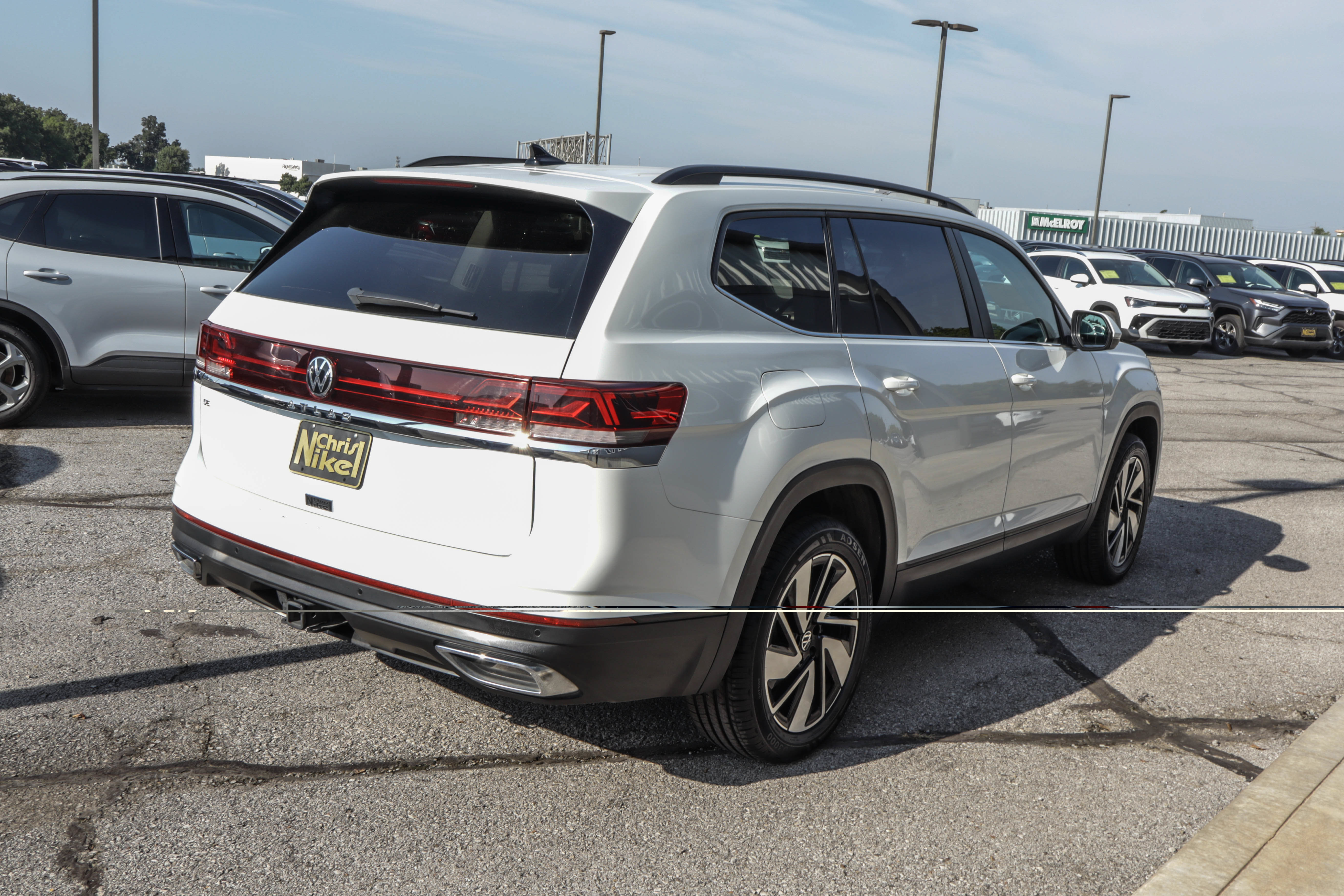 Used 2025 Volkswagen Atlas SE FWD image 4