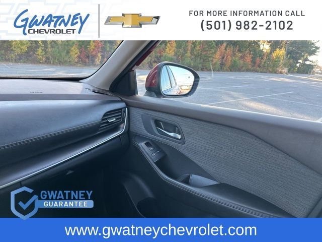 Used 2023 Nissan Rogue SV image 25