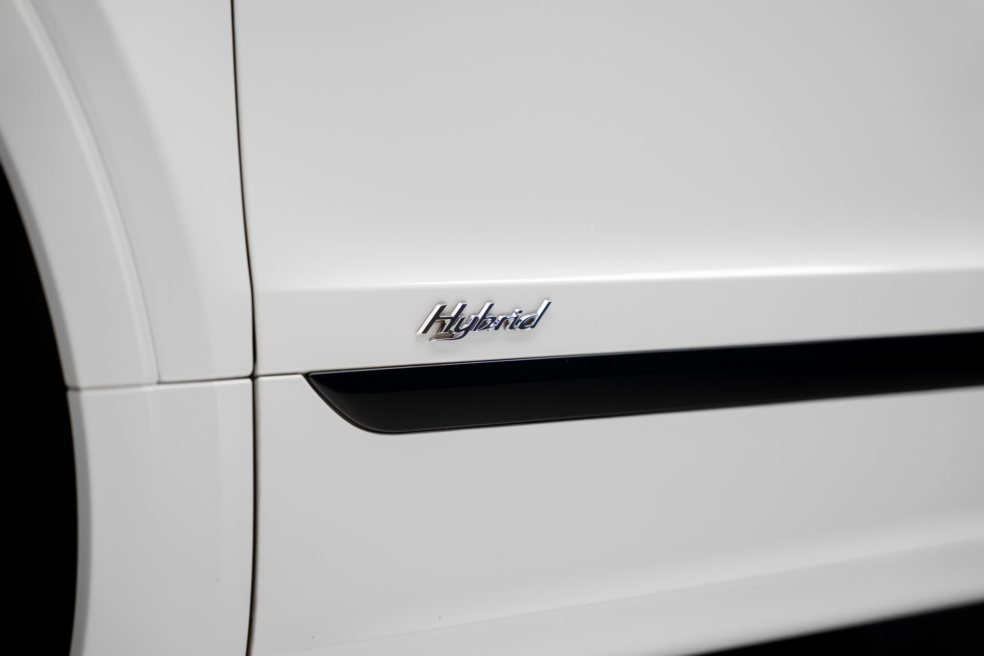 Used 2021 Bentley Bentayga Plug-In Hybrid image 23