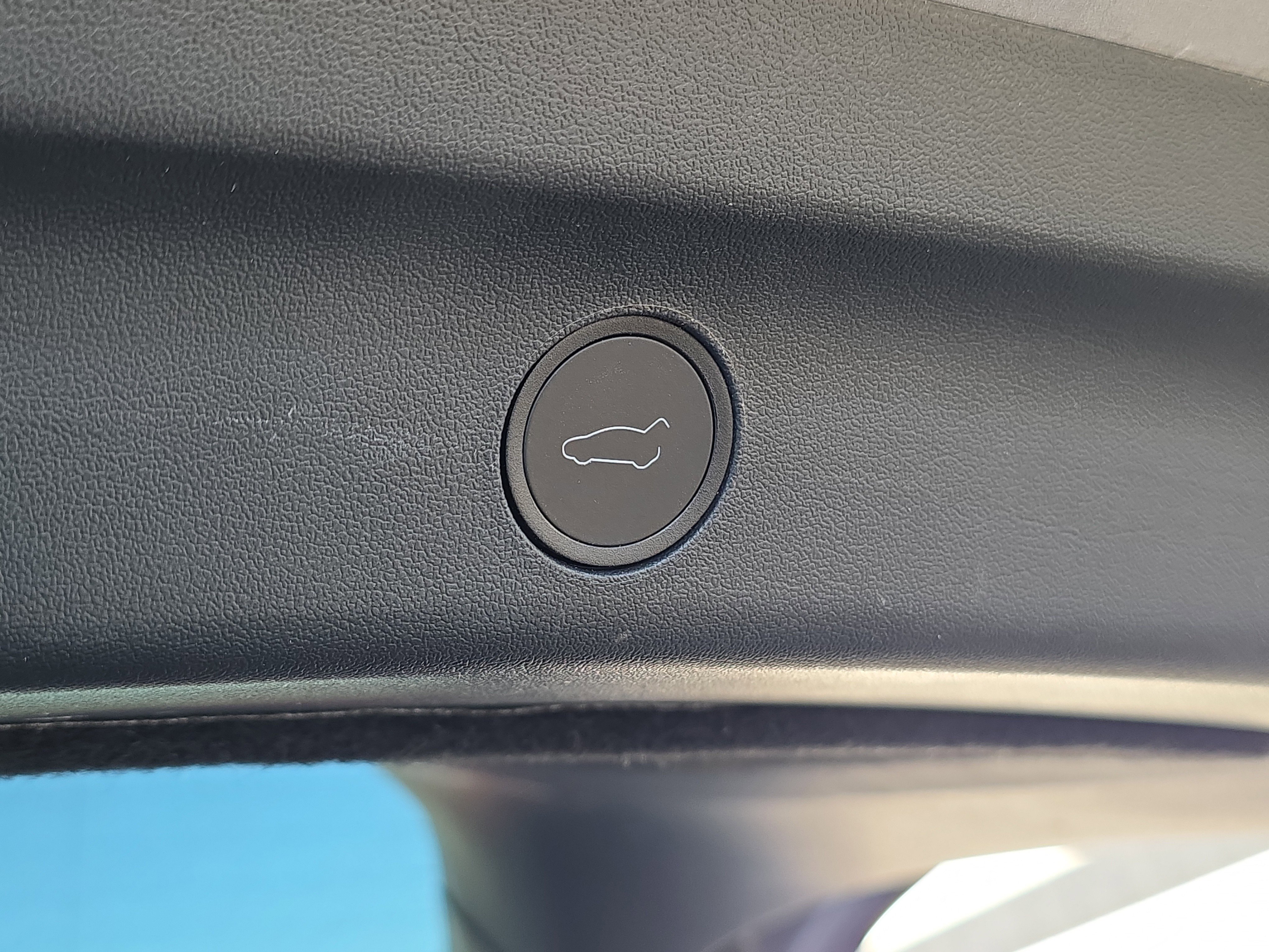 Used 2025 Tesla Model Y Long Range image 8