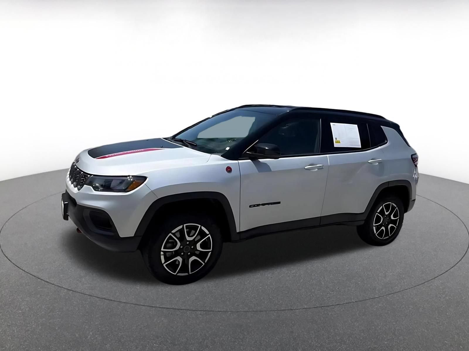Used 2025 Jeep Compass Trailhawk AWD/4WD image 7