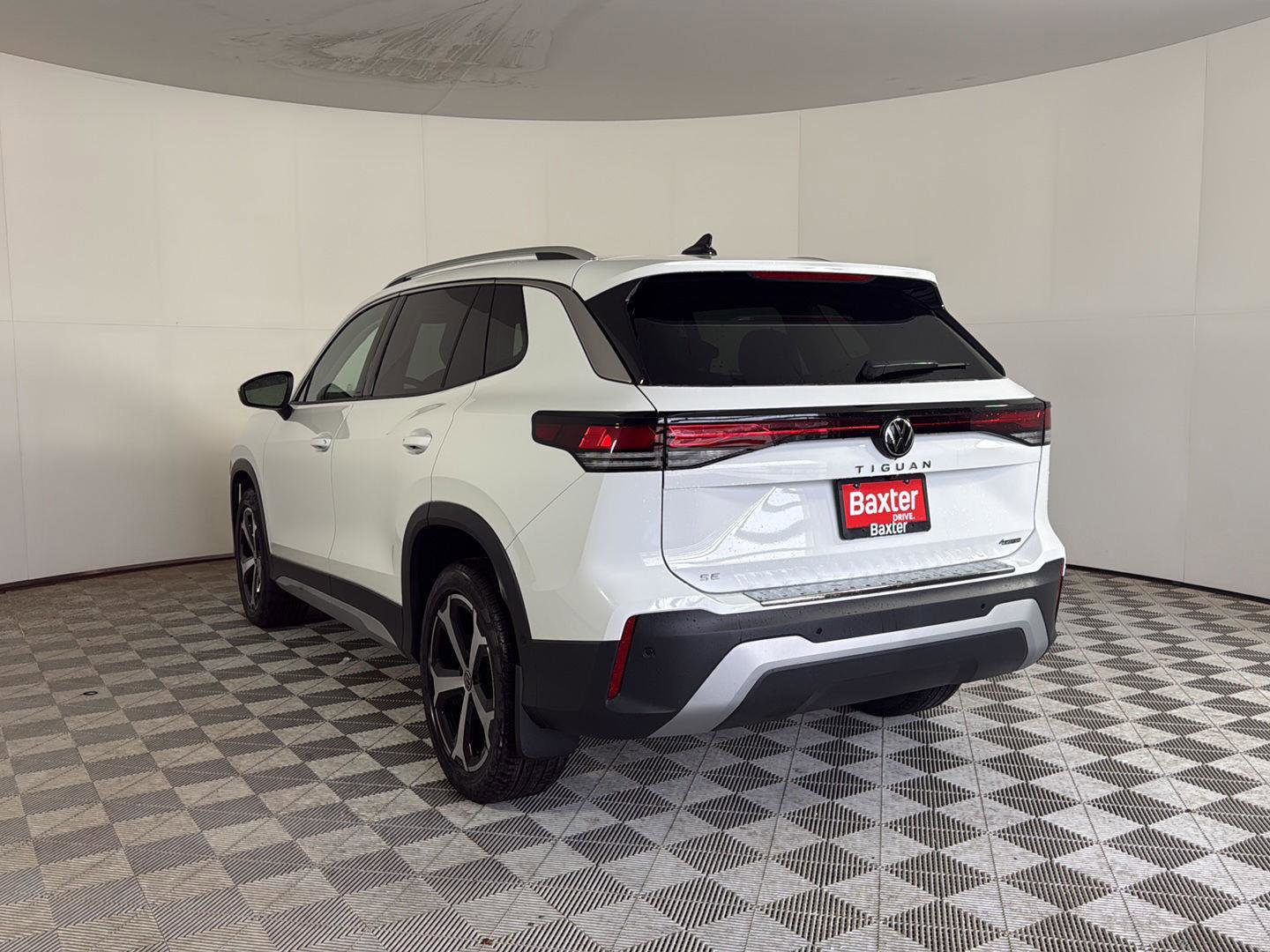 New 2026 Volkswagen Tiguan SE AWD/4WD image 4