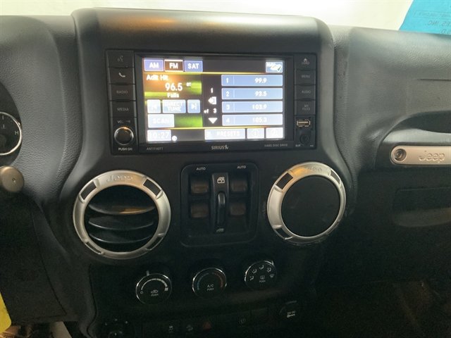 Used 2017 Jeep Wrangler Unlimited Sahara image 26