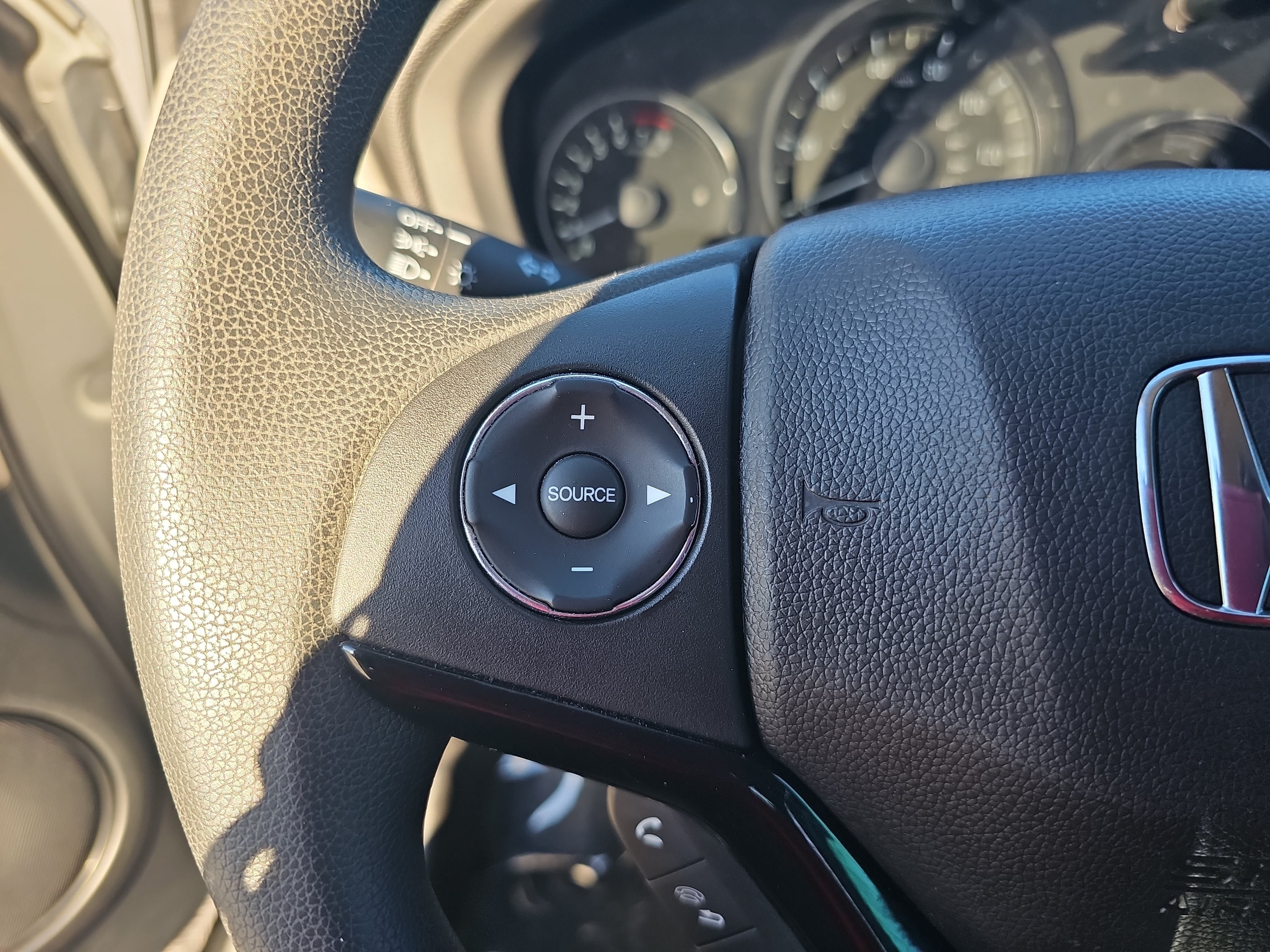 Used 2016 Honda HR-V LX image 17