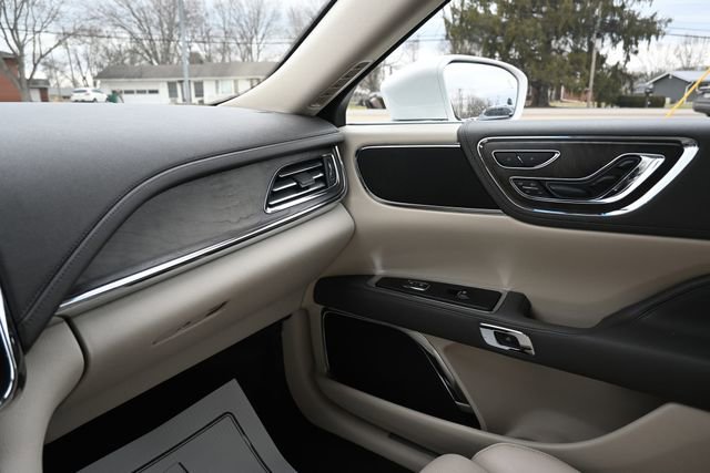 Used 2017 Lincoln Continental Reserve w/ Technology Package image 28
