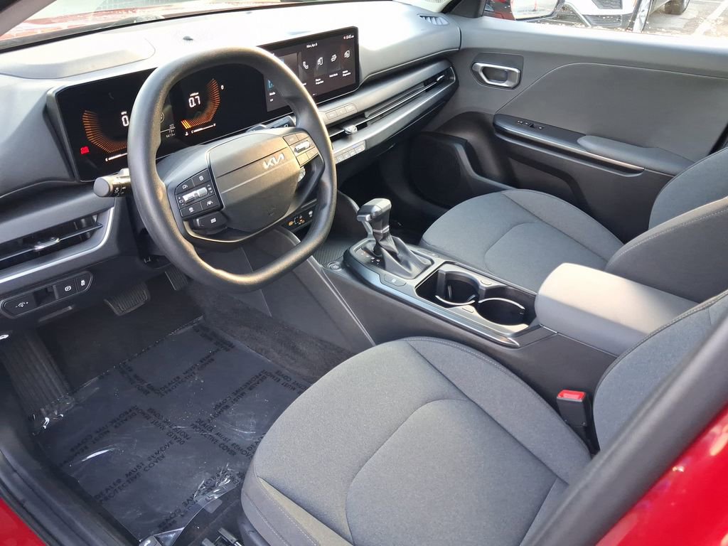Used 2025 Kia K4 LXS image 13