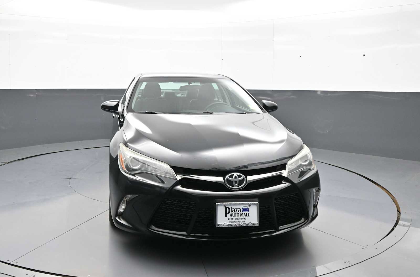 Used 2016 Toyota Camry SE w/ Protection Package (Q2) FWD image 2