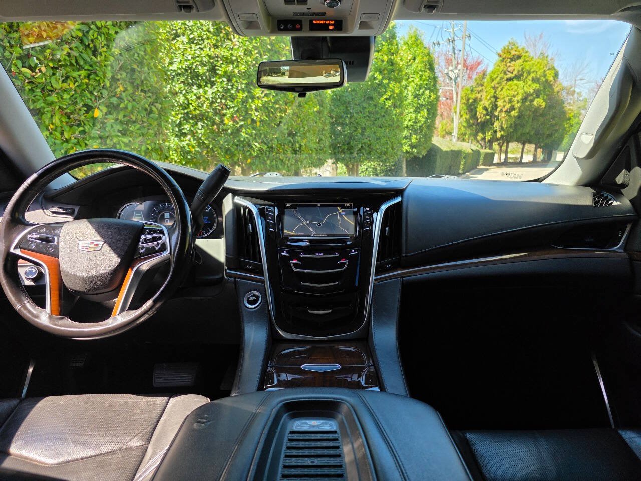 Used 2019 Cadillac Escalade ESV Luxury AWD/4WD image 17