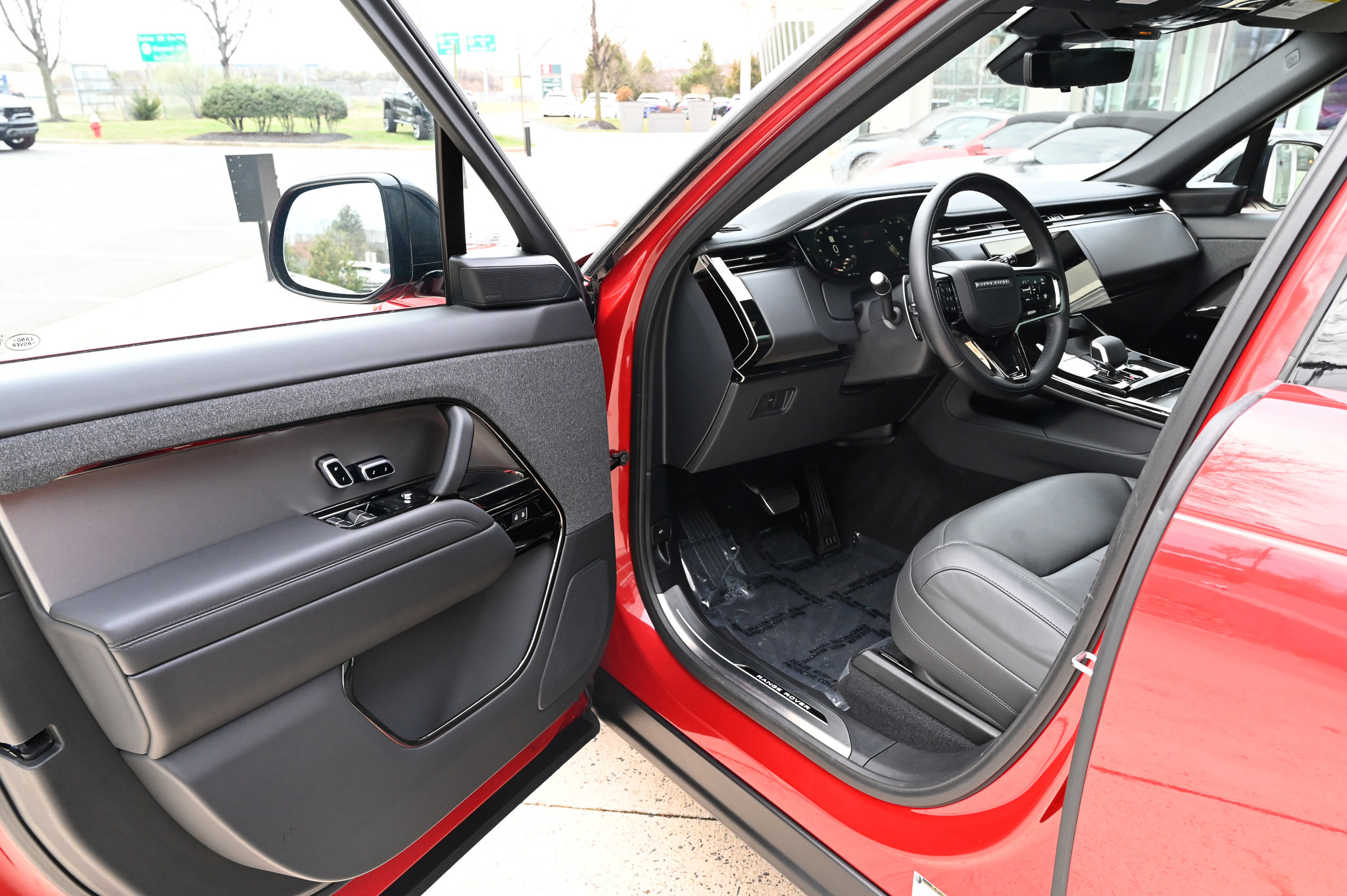 Used 2025 Land Rover Range Rover Sport Dynamic SE image 15