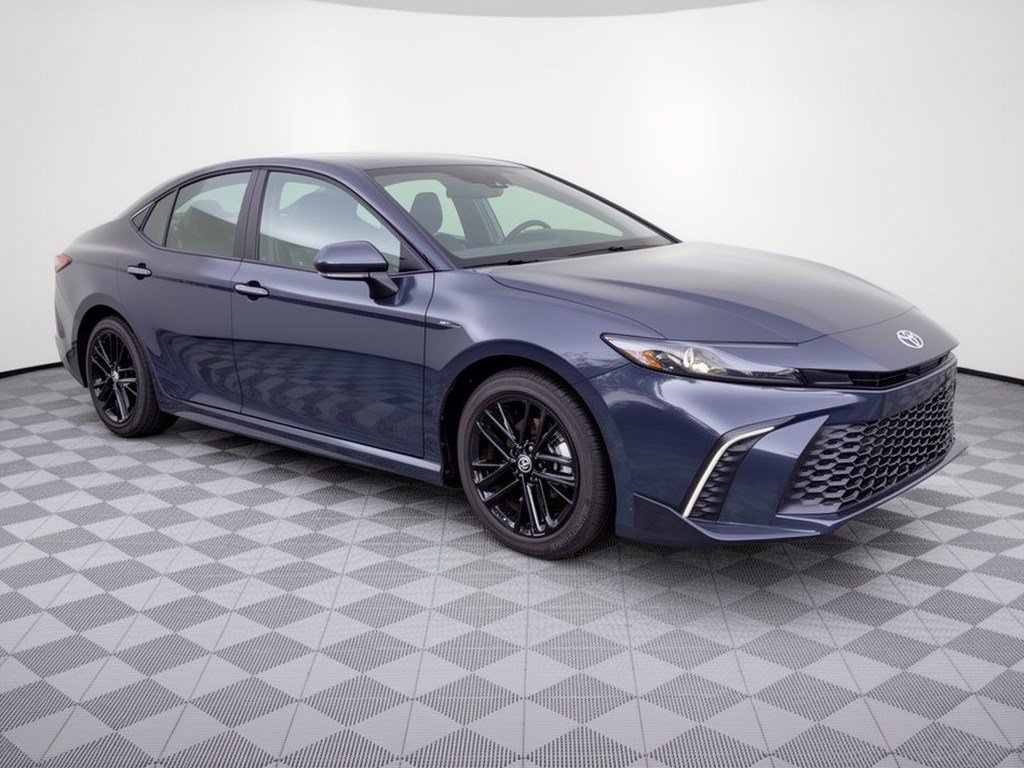 Used 2026 Toyota Camry SE FWD image 7