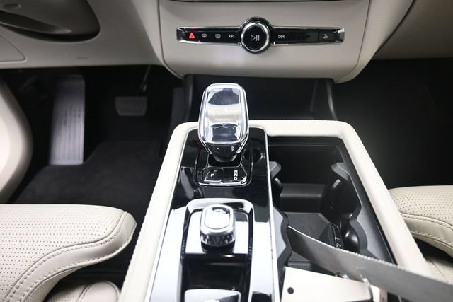 Certified 2026 Volvo XC90 B6 Ultra w/ Protection Package Premier AWD/4WD image 13