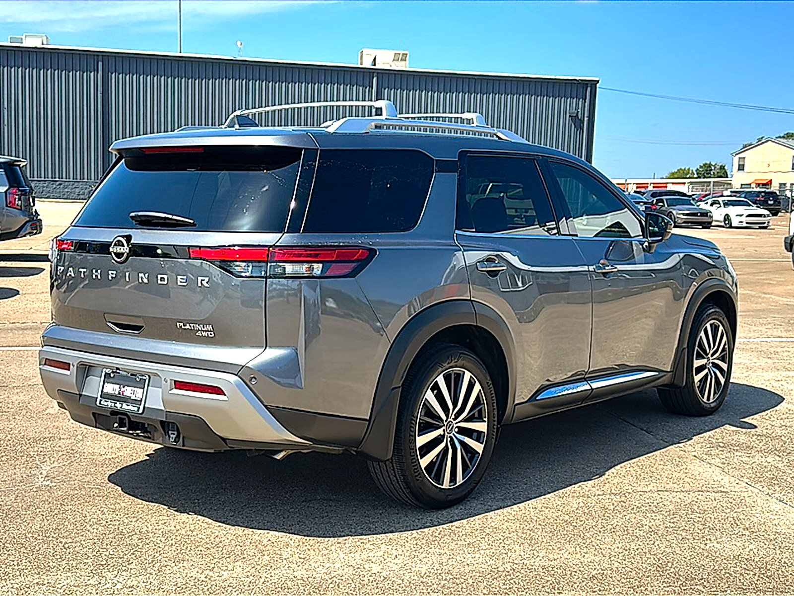 Used 2022 Nissan Pathfinder Platinum w/ Cargo Package AWD/4WD image 8