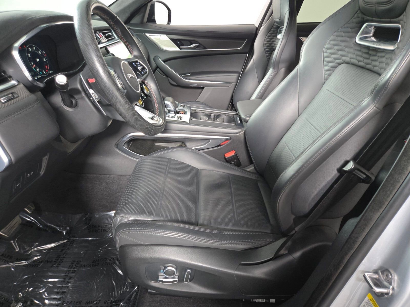 Used 2023 Jaguar F-PACE SVR image 11