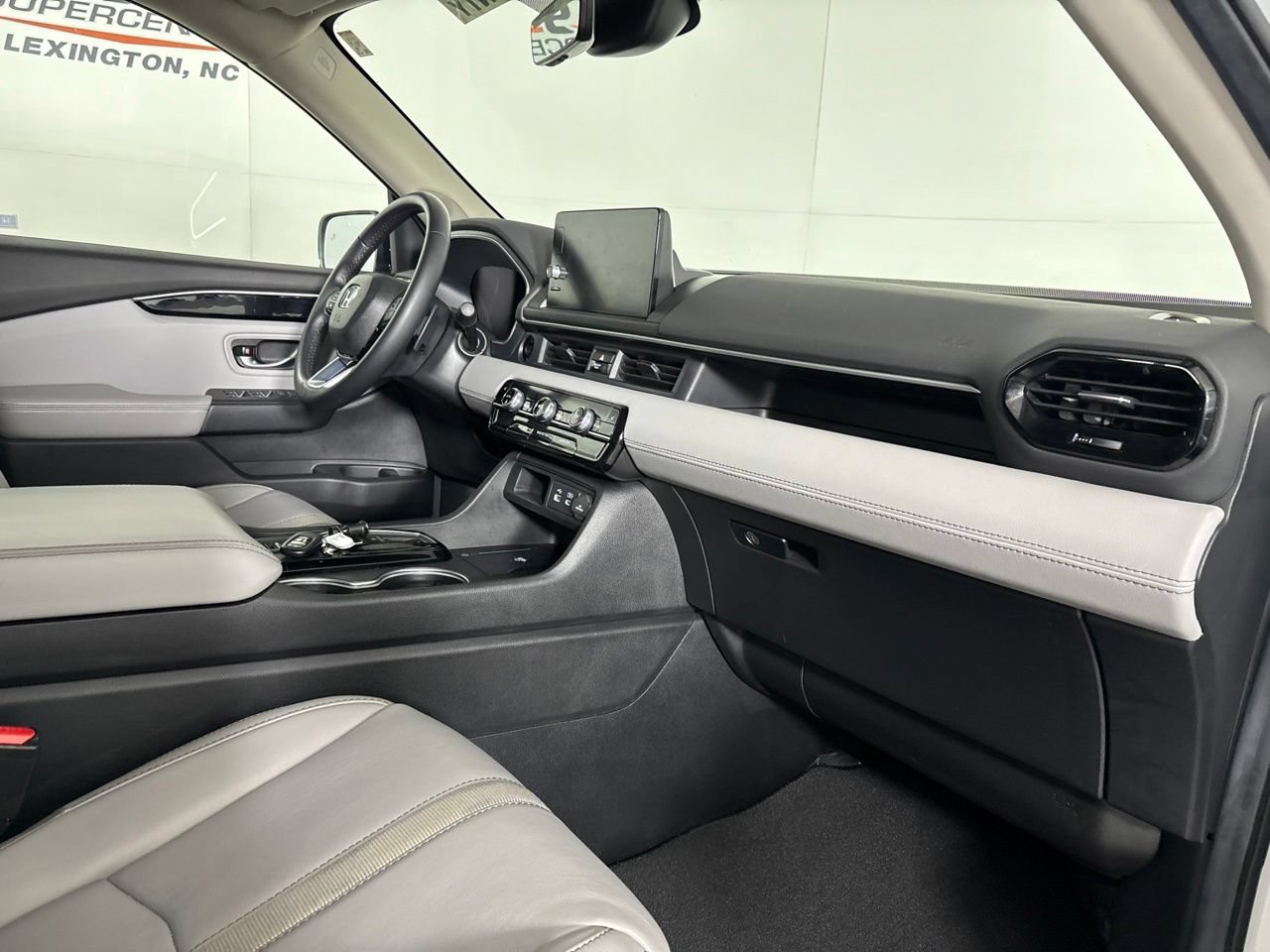 Used 2025 Honda Pilot Touring image 34