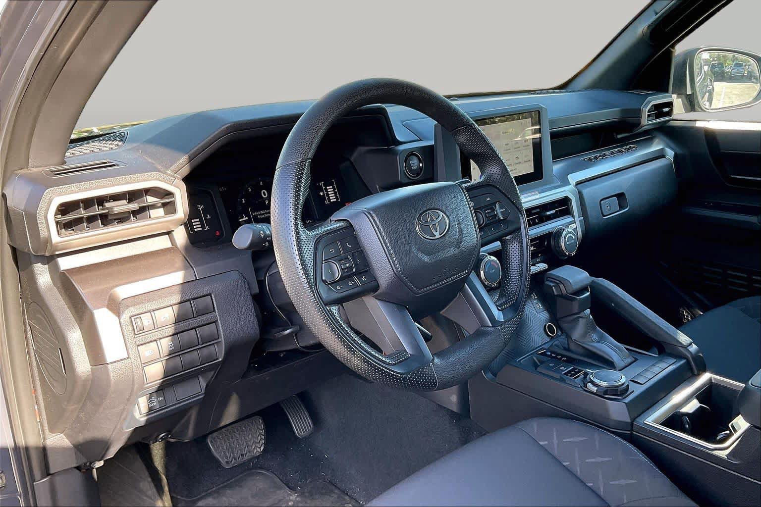 Certified 2025 Toyota Tacoma SR5 AWD/4WD image 17
