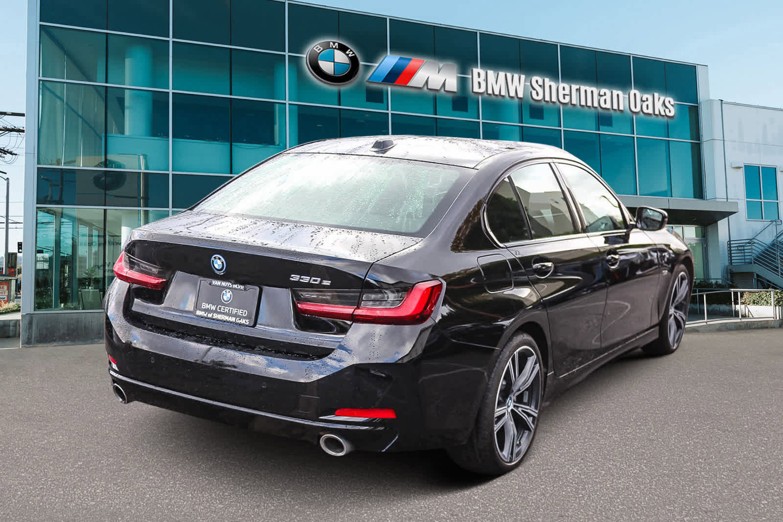 Certified 2023 BMW 330e w/ Driving Assistance Package image 4