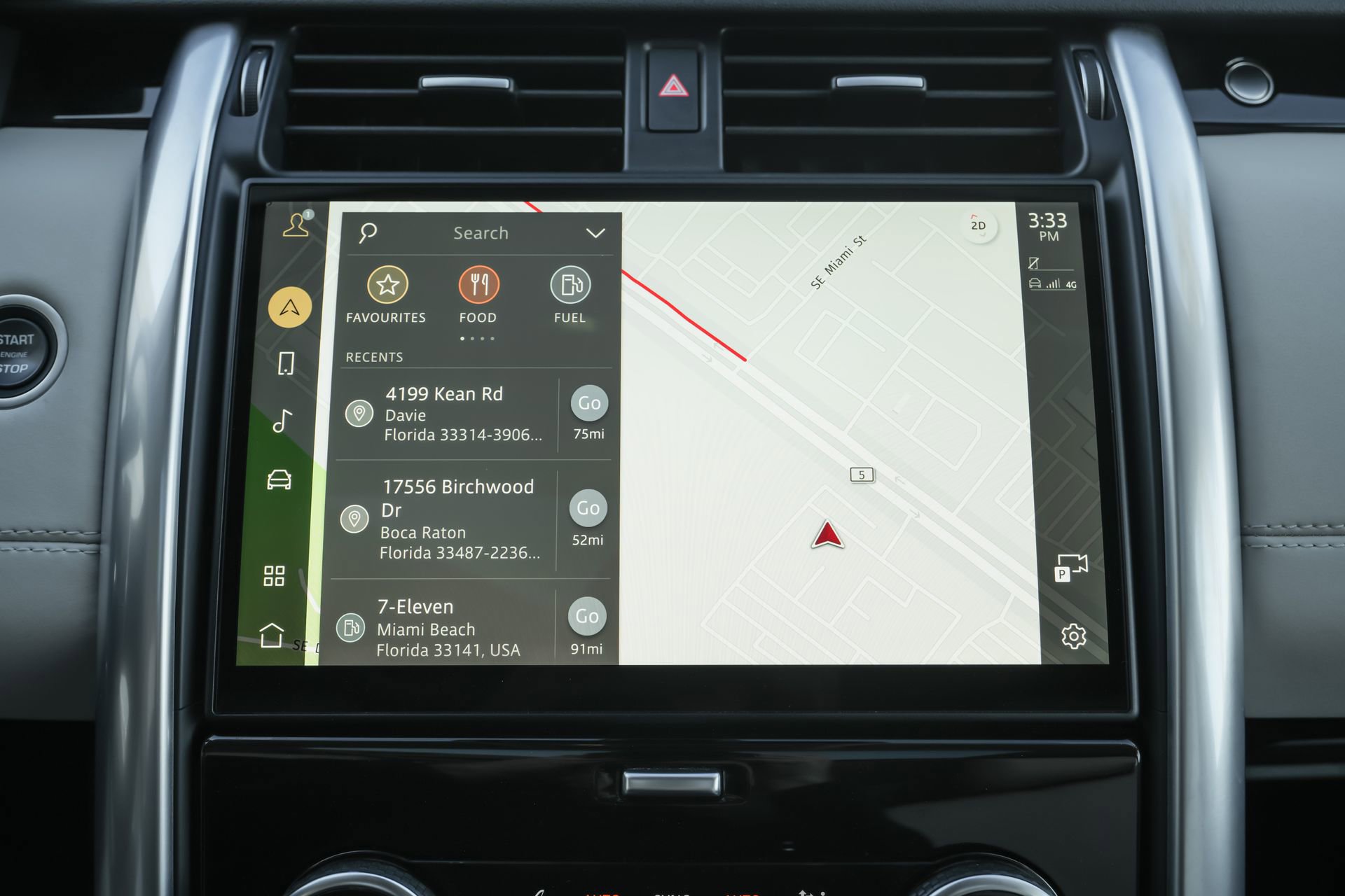 Used 2025 Land Rover Discovery S image 13