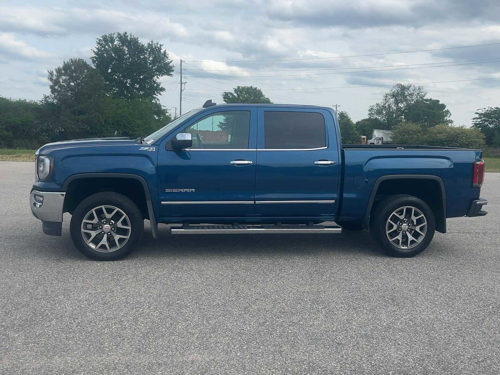 Used 2018 GMC Sierra 1500 SLT AWD/4WD image 16
