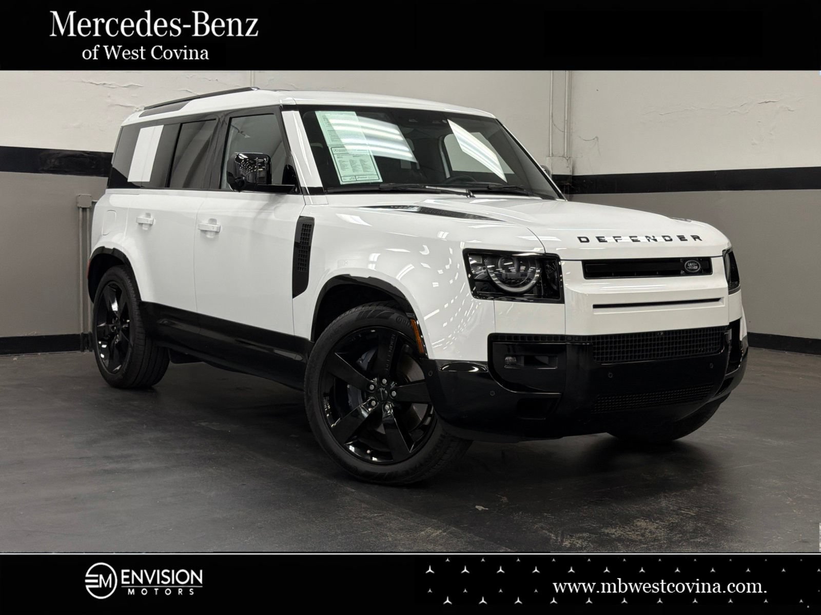 Used 2026 Land Rover Defender 110 X-Dynamic SE AWD/4WD image 1