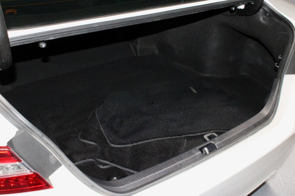 Used 2020 Toyota Camry XSE FWD image 12