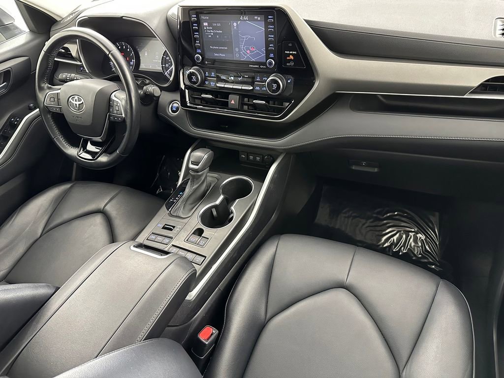 Used 2021 Toyota Highlander XLE AWD/4WD image 38