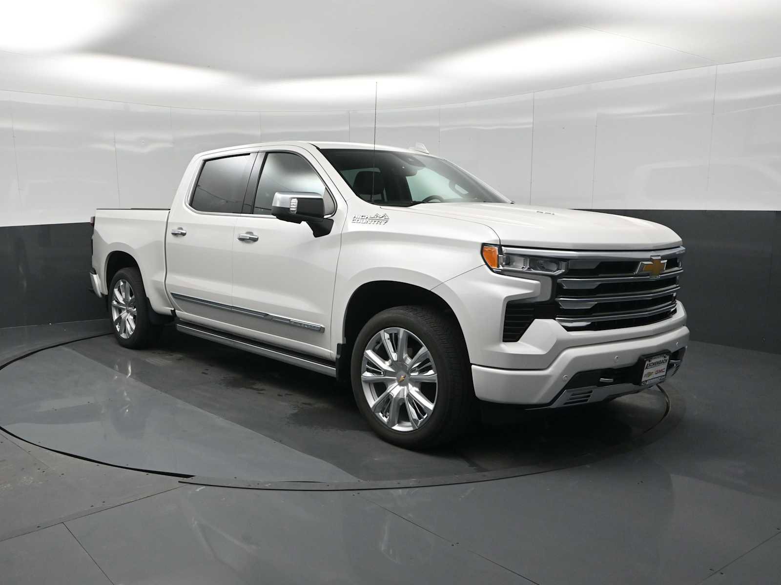 Used 2024 Chevrolet Silverado 1500 High Country image 3