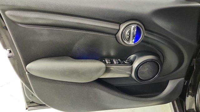 Used 2020 MINI Cooper 4-Door Hardtop FWD image 9
