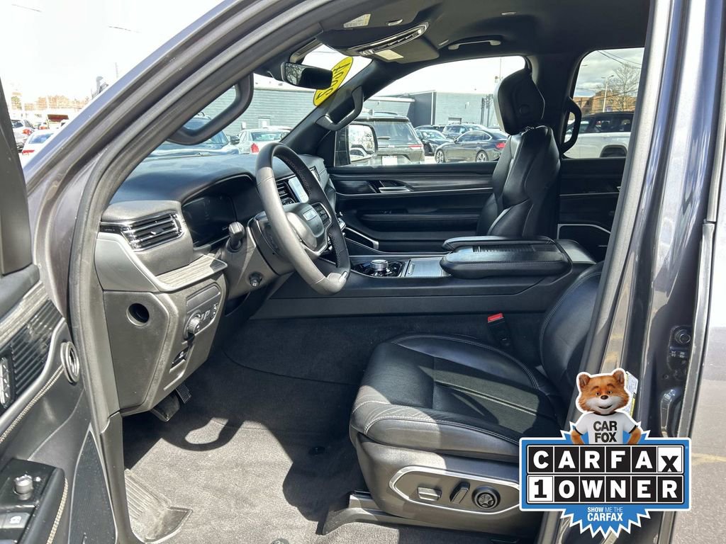 Used 2024 Jeep Wagoneer Series II w/ Flexible Seating Group image 12