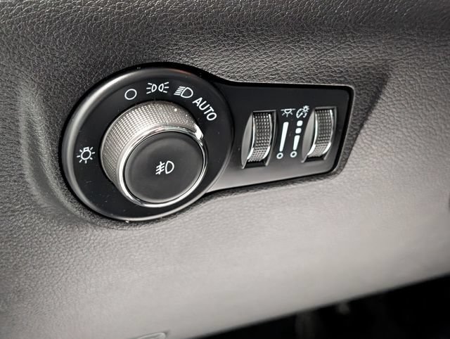Used 2022 Jeep Compass Latitude w/ Sun and Sound Group AWD/4WD image 17