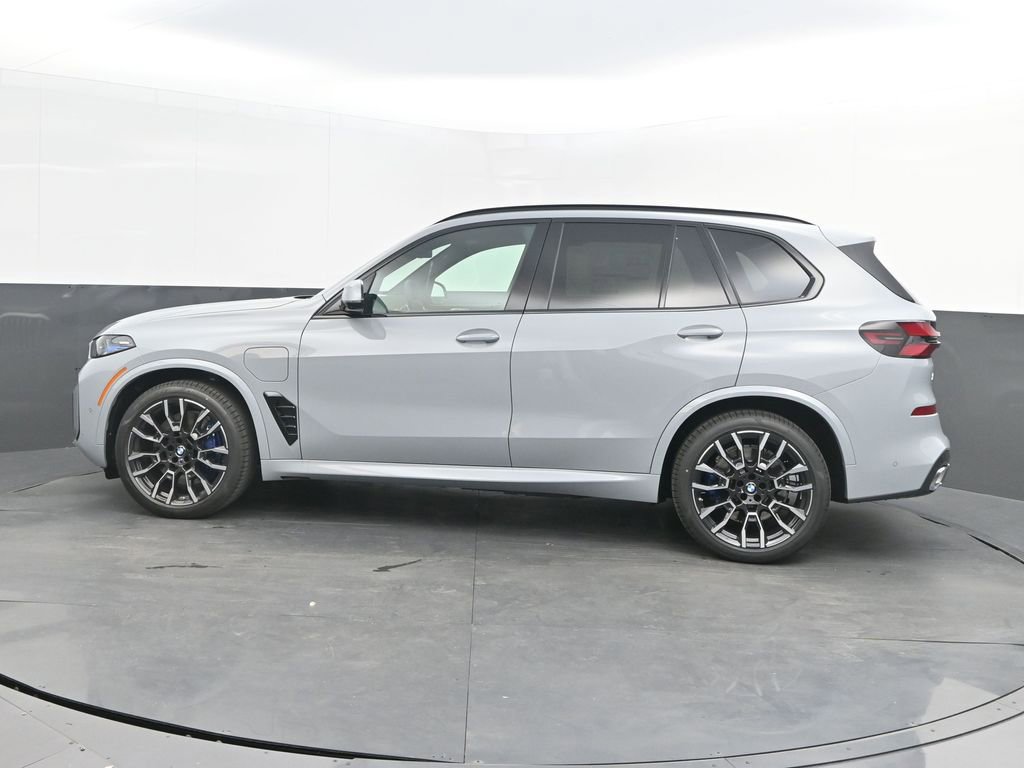 New 2026 BMW X5 xDrive50e AWD/4WD image 2