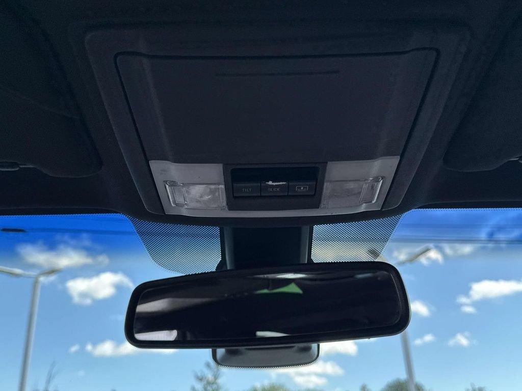 Used 2015 Lincoln MKS AWD w/ Equipment Group 101A image 31