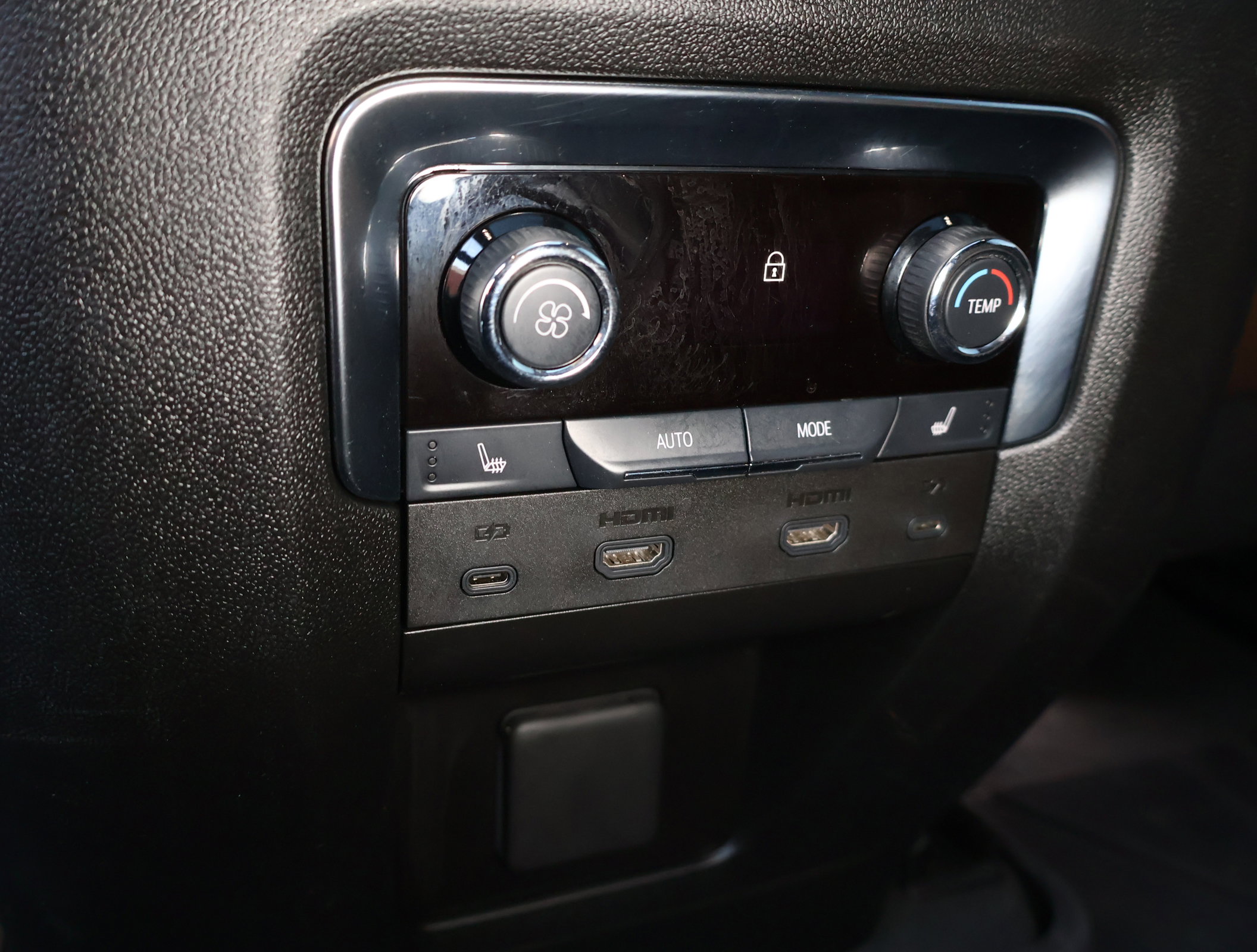 Certified 2025 Chevrolet Suburban High Country image 30