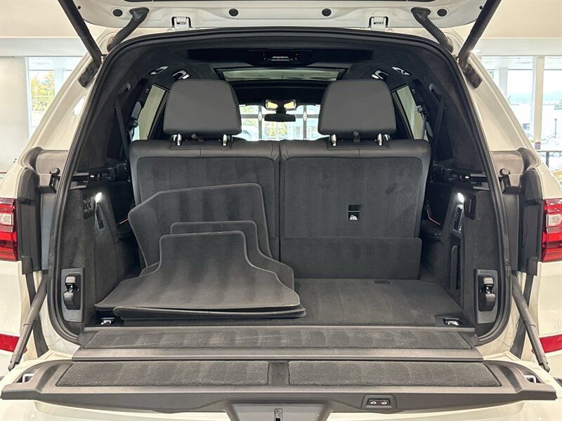 Used 2022 BMW X7 M50i image 41